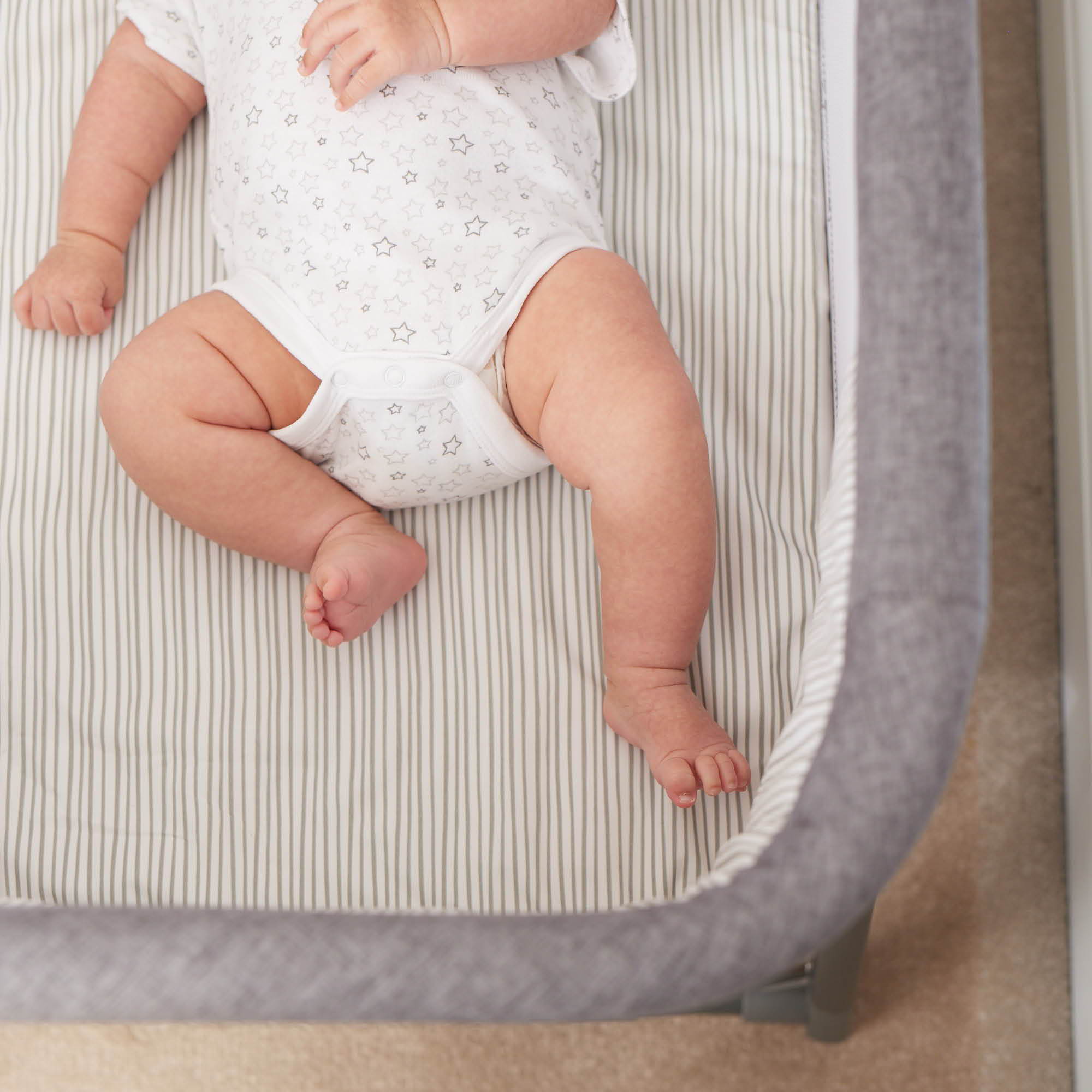 Rocking mini crib discount